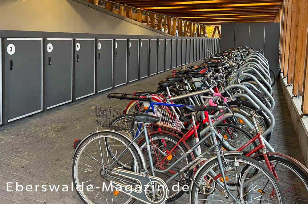 Eberswalder Fahrradparkhaus mit Boxen 