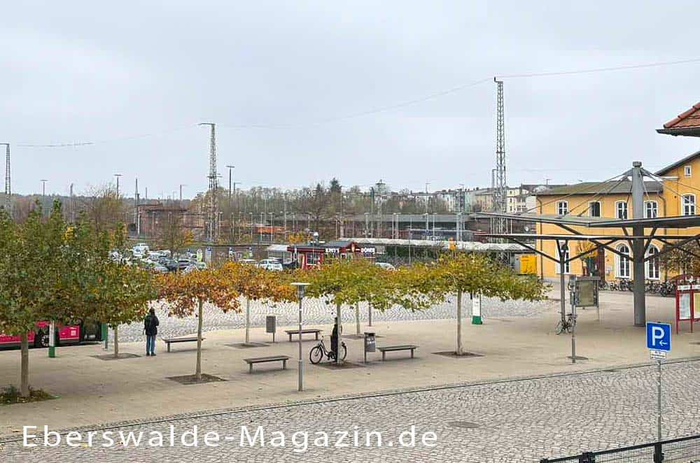 Blick auf den Bahnhofsvorplatz Eberswalde