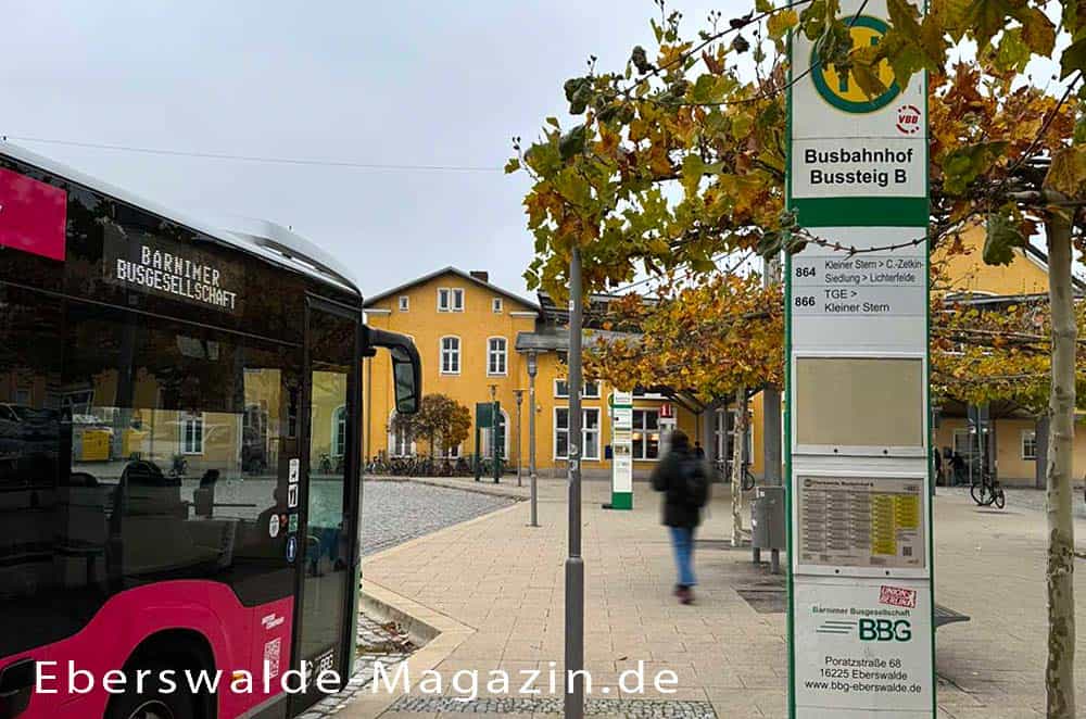 Der Eberswalder Hauptbahnhof wird direkt mit der Buslinie angefahren.